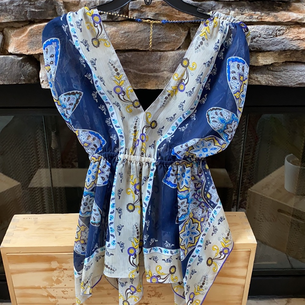 Handkerchief style blouse - Picture 2 of 3